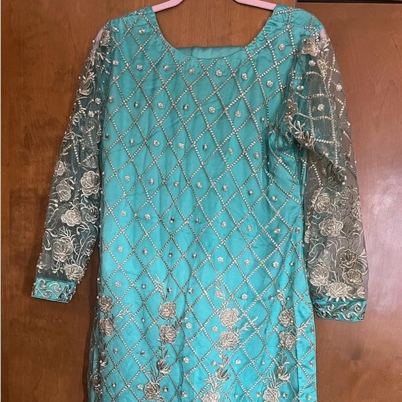 Large three pieces organza embroidered shirt silk pants and chunri doupata - Picture 5 of 6